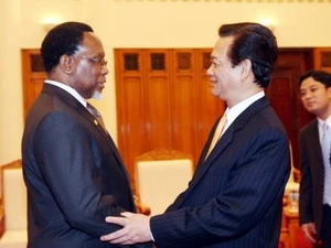 越南总理阮晋勇接见南非副总统莫特兰蒂